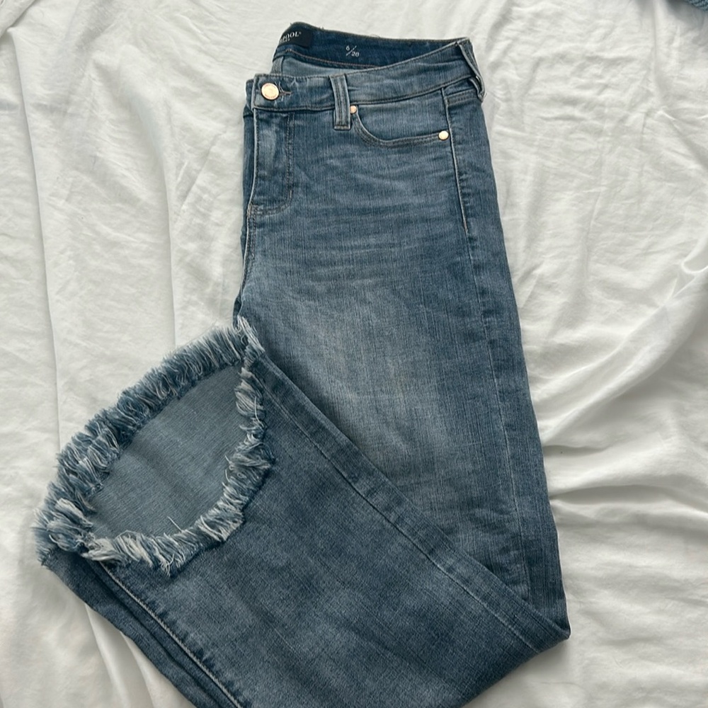 Perfect cute cropped flare jean